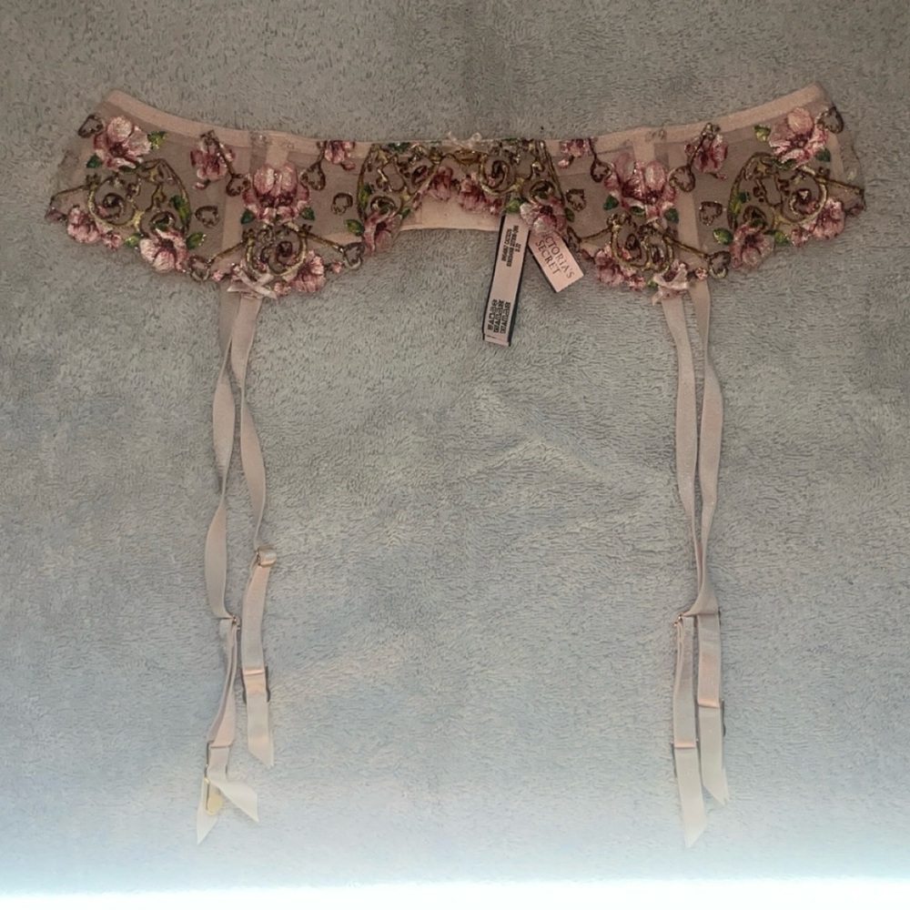 Victoria’s Secret Pink Floral Lace Garter Belt